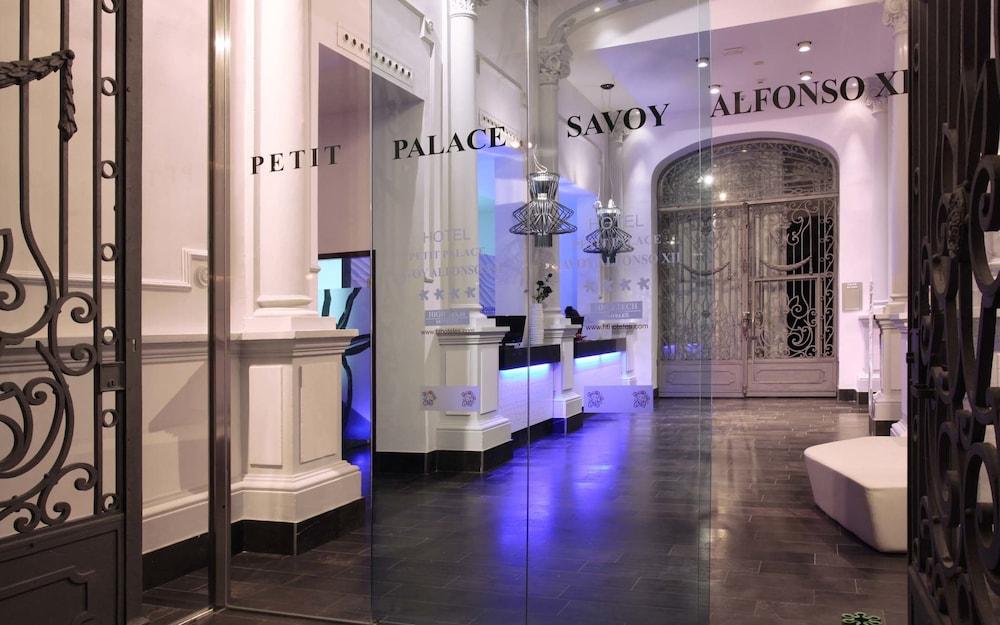 Petit Palace Savoy Alfonso XII - Interior Entrance