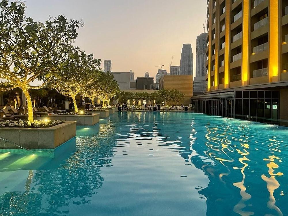 شقة فاخرة بسرير وفطور في دبي مول بإطلالات على الأفق - Featured Image