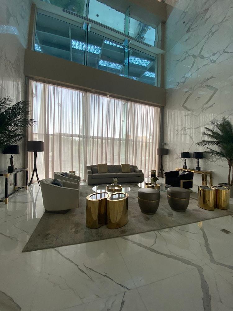 4Leisure Suites DAMAC Esclusiva Towers - Lobby Sitting Area