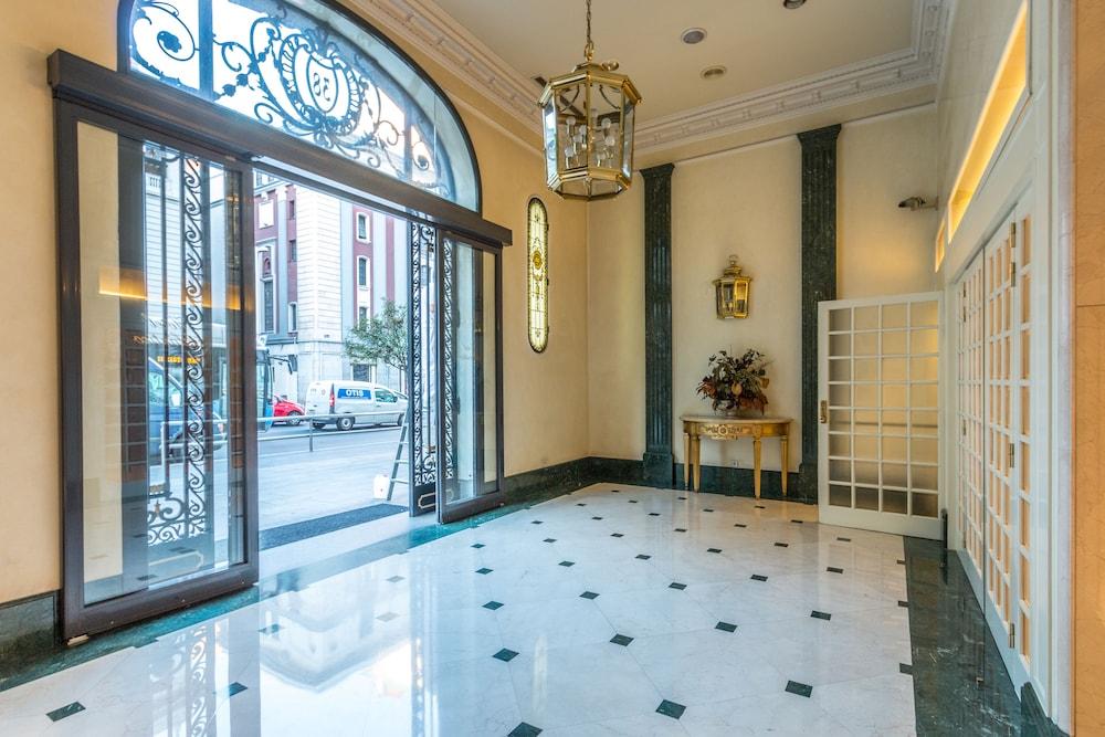 Hotel Atlantico Madrid - Interior Entrance
