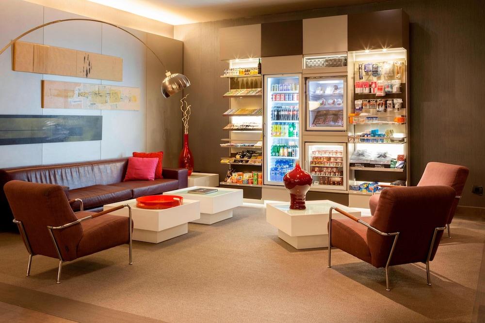 AC Hotel Coslada Aeropuerto by Marriott - Lobby Lounge
