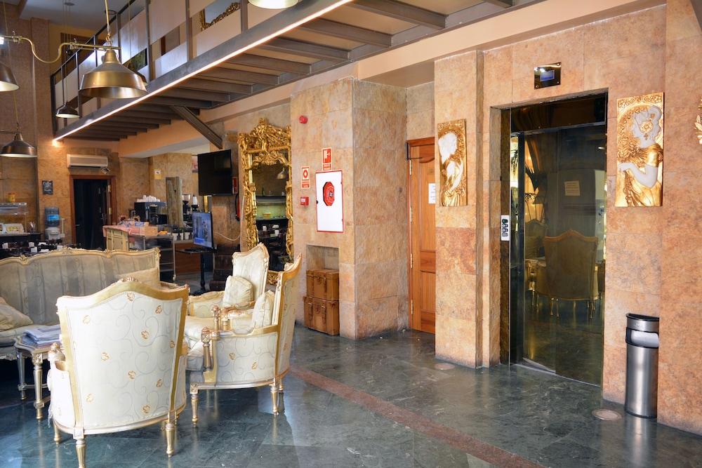 Hotel Caballero Errante - Lobby Sitting Area