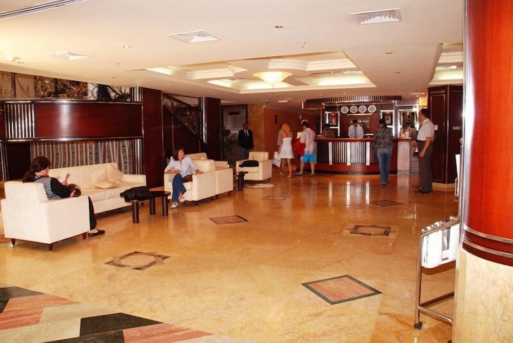 Al Bustan Hotel - Lobby Sitting Area