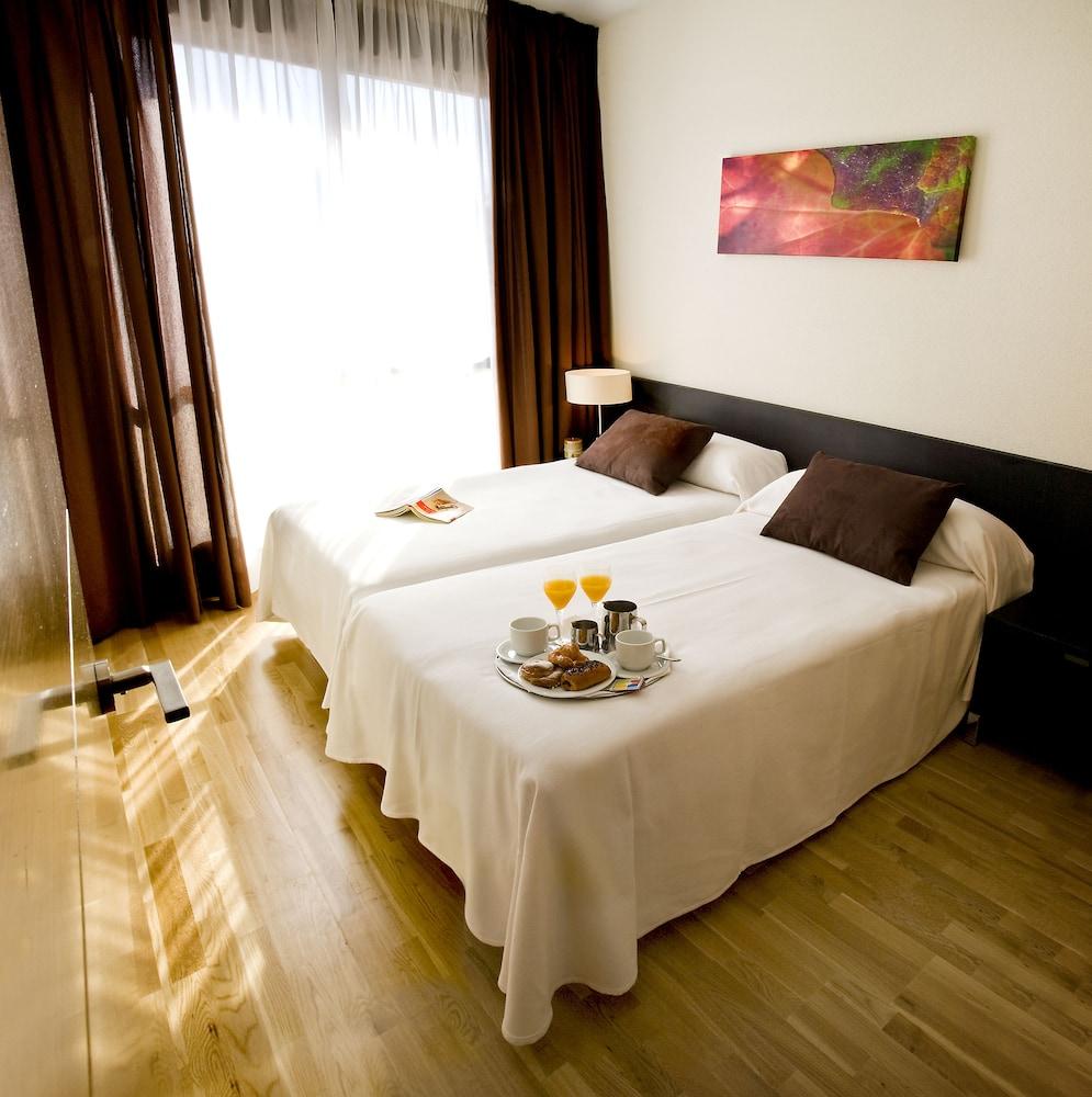 Compostela Suites Apartments - Room