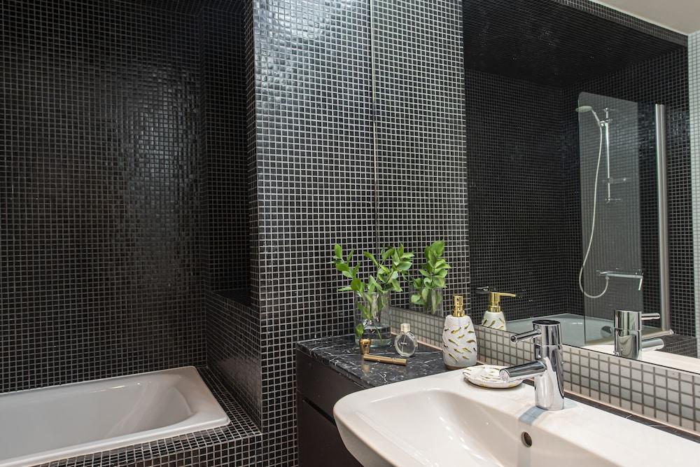 Nasma Luxury Stays - Limestone House - Private Spa Tub