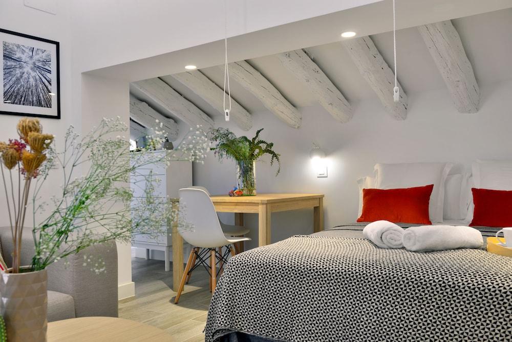 NQN Aparts & Suites Madrid - Room