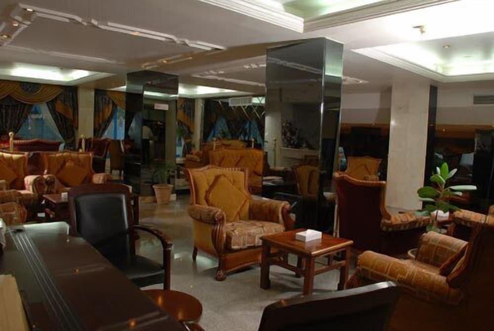 Al Bustan Hotels Flats - Lobby Sitting Area