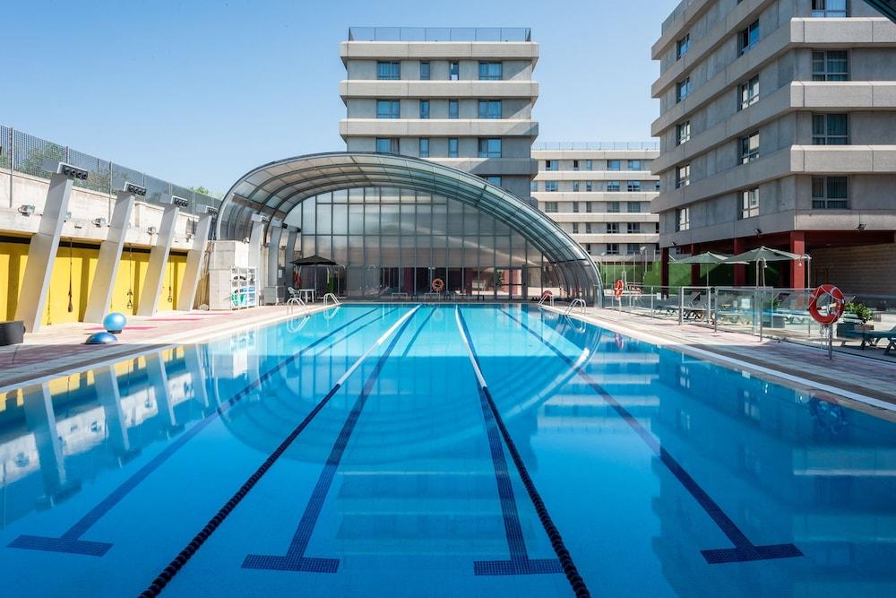 Madrid Airport Suites, Affiliated by Meliá - Pool