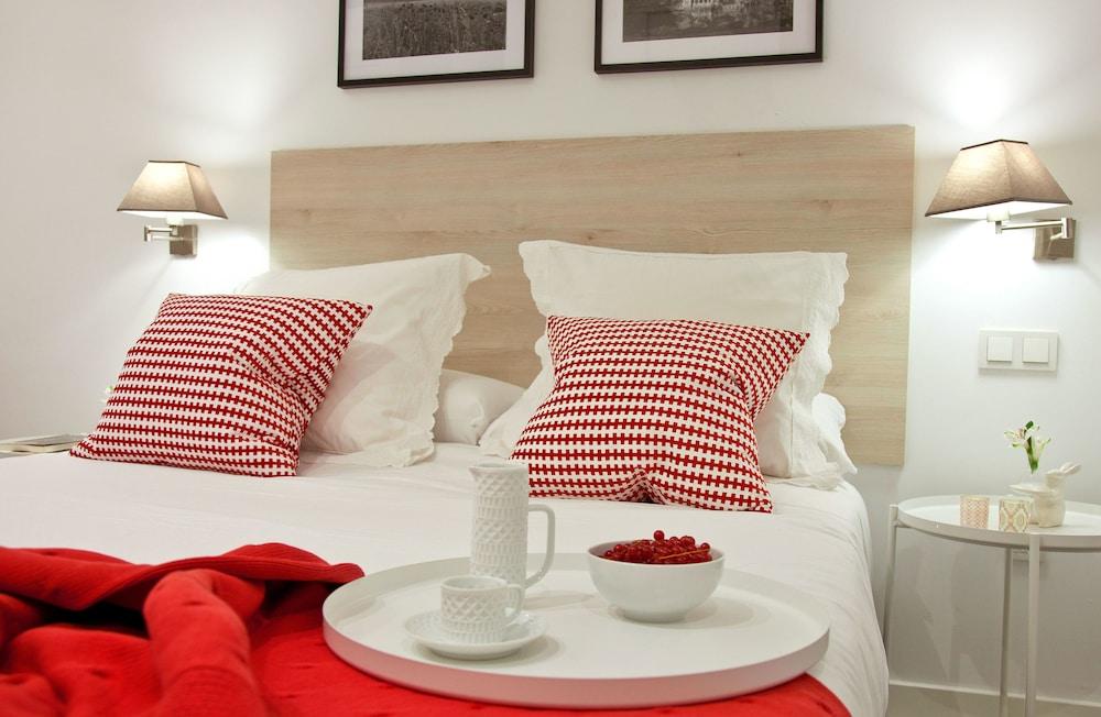 Feelathome Madrid Suites Apartments - Room