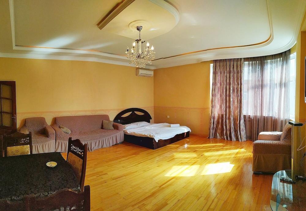 Bakuvi Tourist Apartment E022 - Featured Image