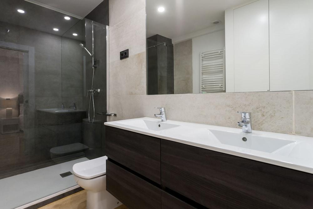 Dobo Homes Relatores III Apartment - Bathroom