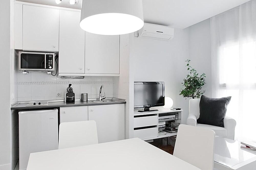 Bright apartments in Fuencarral  by Allô Housing - Private Kitchen