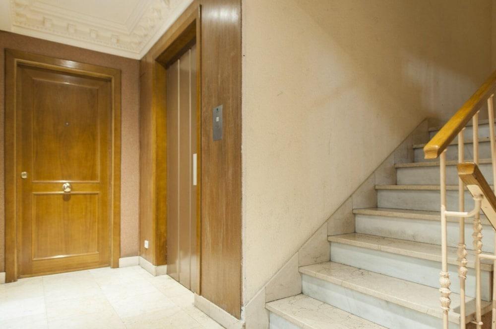 Alterhome Apartamento Plaza España - Staircase