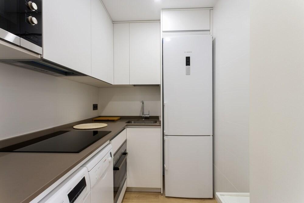 Dobo Homes Relatores III Apartment - Private Kitchen