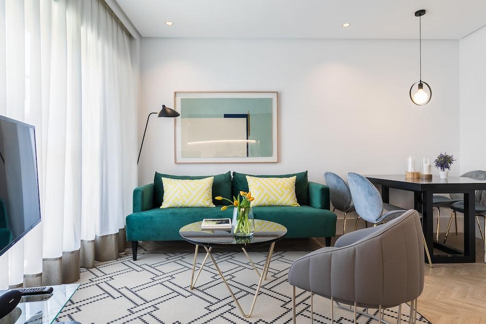 Feelathome Waldorf Suites Apartments - Featured Image