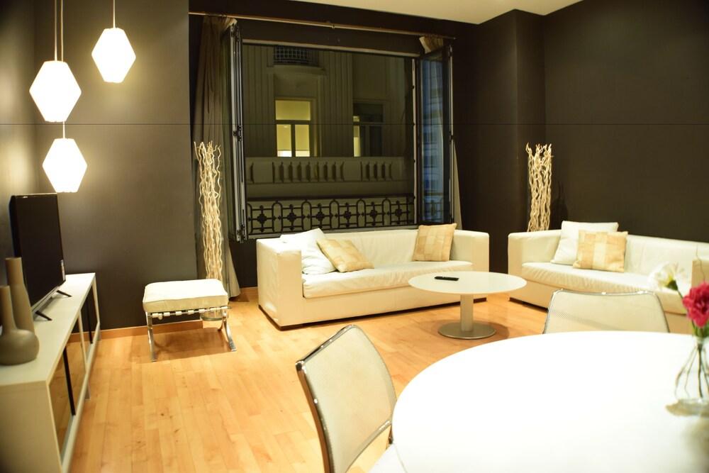Madrid Suites Gran Via - Living Room