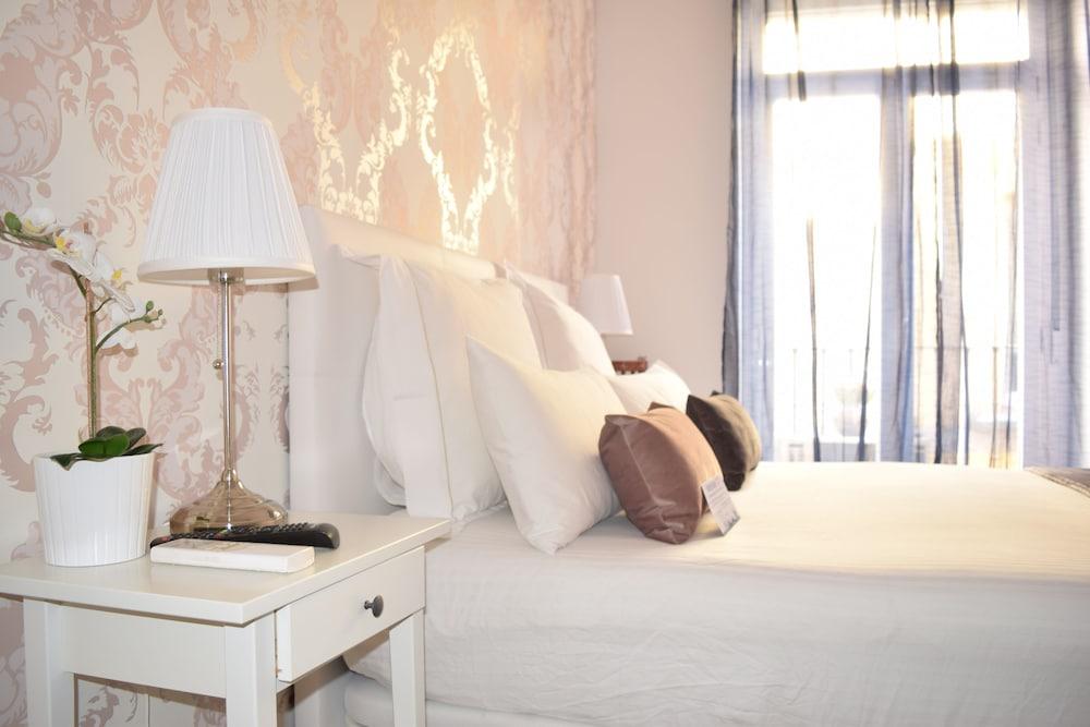 Madrid Suites Sol - Featured Image