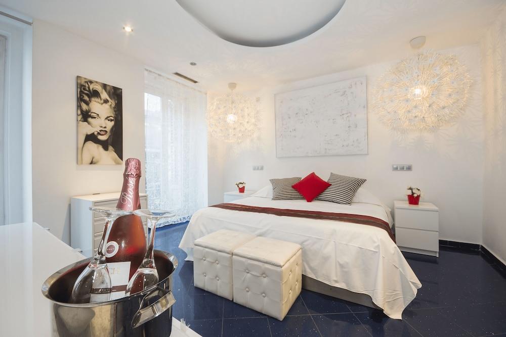 Alaia Holidays Apartments & Suite Caballero de Gracia - Room