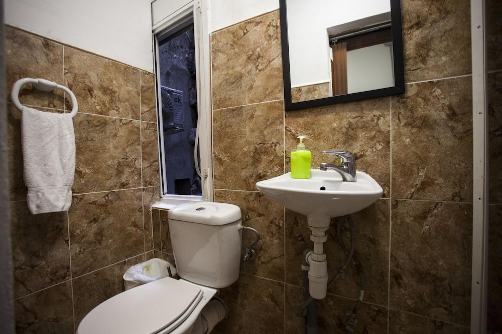 Casa de Huéspedes Lemus - Bathroom