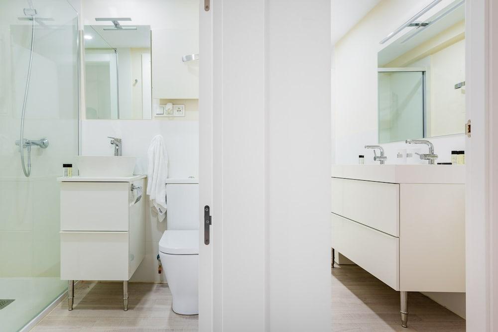Heart of Madrid Apartments - Bathroom