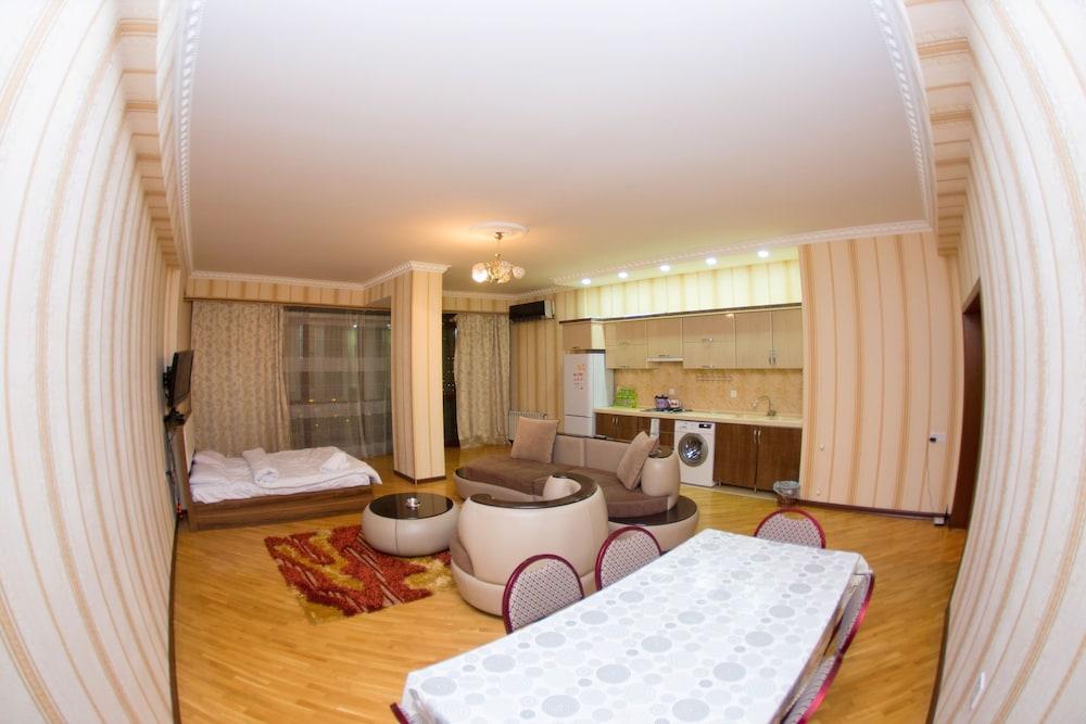Bakuvi Tourist Apartment B127 - Featured Image