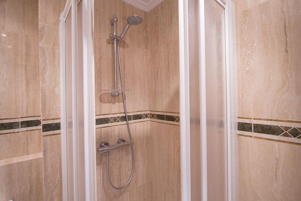 Coqueto Apartamento Bravo Murillo - Bathroom Shower