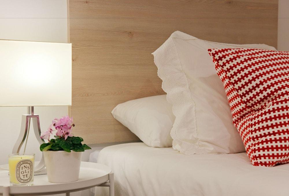 Feelathome Madrid Suites Apartments - Room