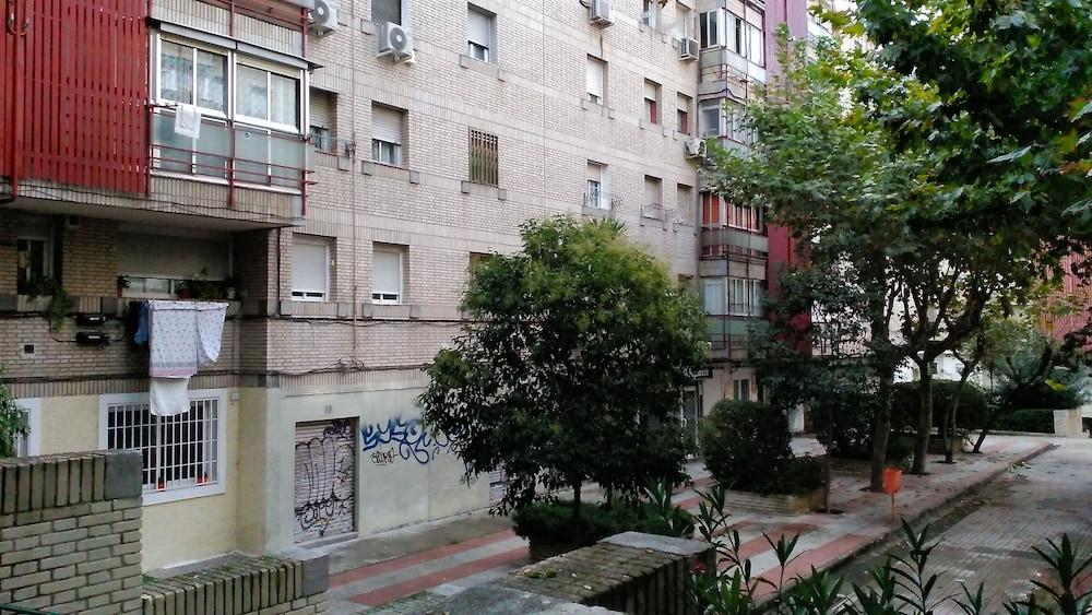 Madrid Rent 3 - Front of Property