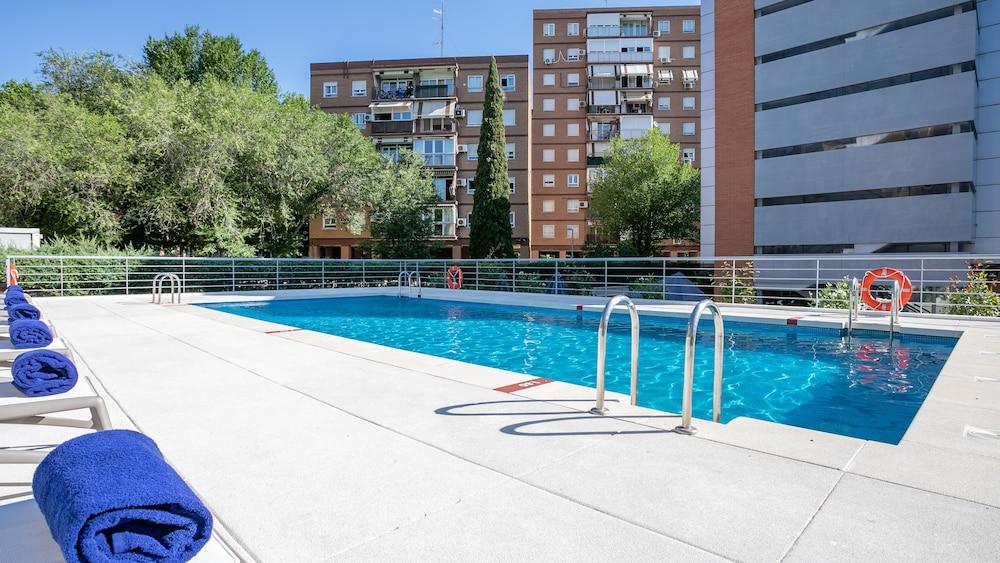 Sercotel Madrid Aeropuerto - Outdoor Pool