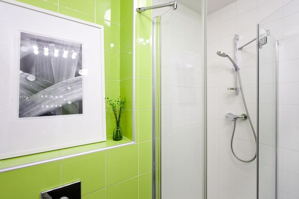 Gran Via Apartment by FlatSweetHome - Bathroom