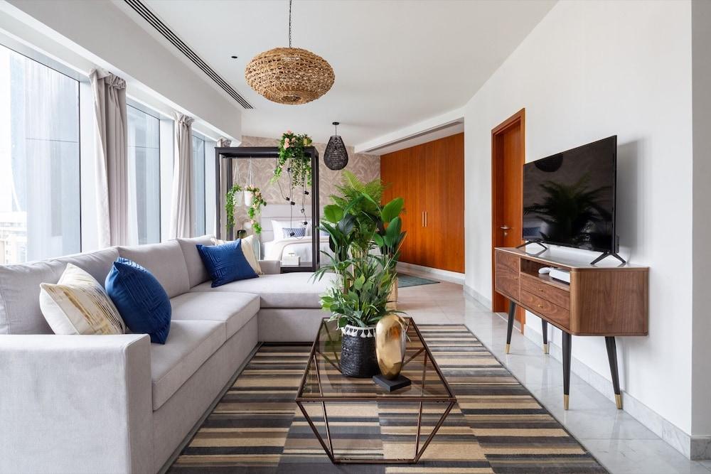 Serene Studio Apartment in Central Park Towers - Featured Image