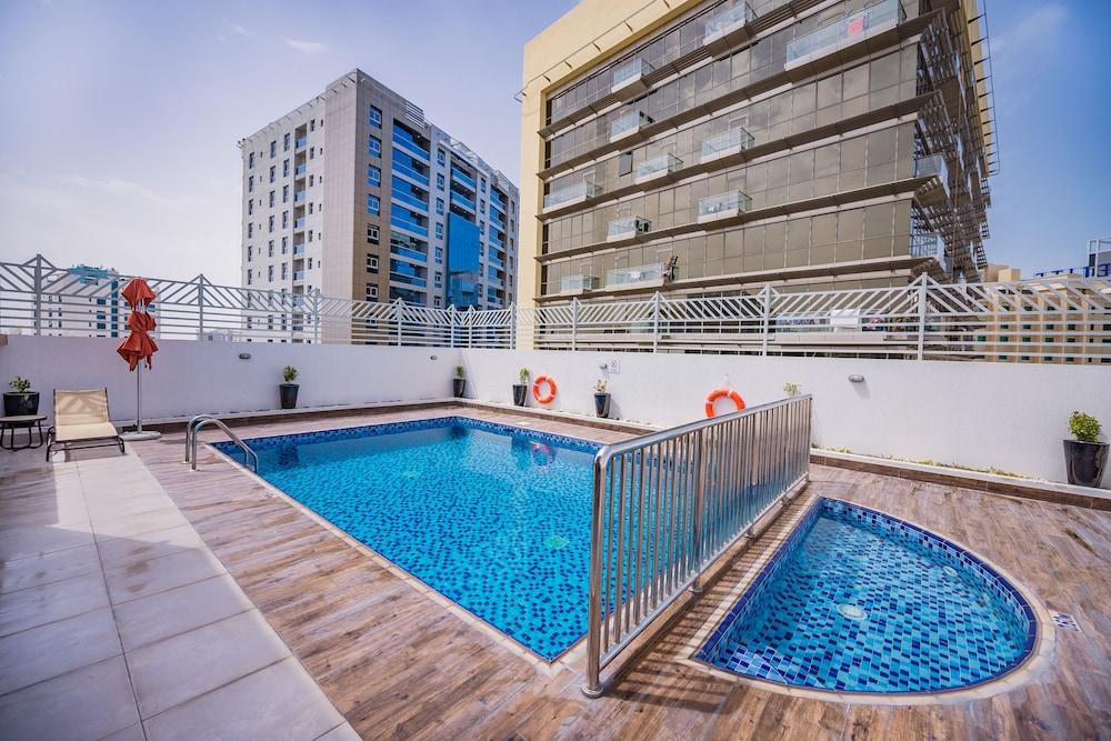 MENA Plaza Hotel Albarsha - Rooftop Pool