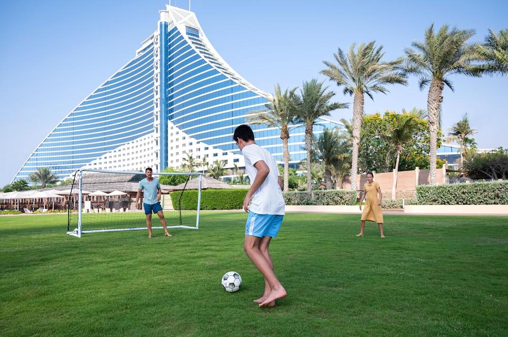 Jumeirah Beach Hotel - Property Grounds