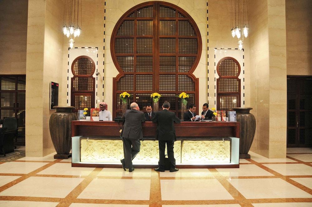 Crowne Plaza Jeddah, an IHG Hotel - Lobby Lounge