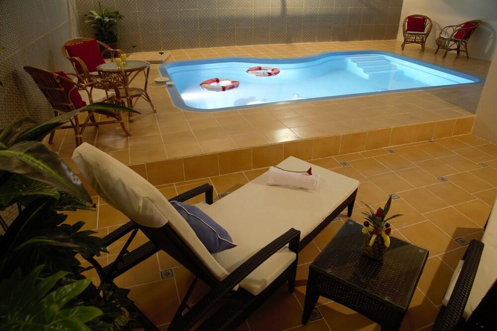 Land Beach Al Aqiq - Indoor Pool