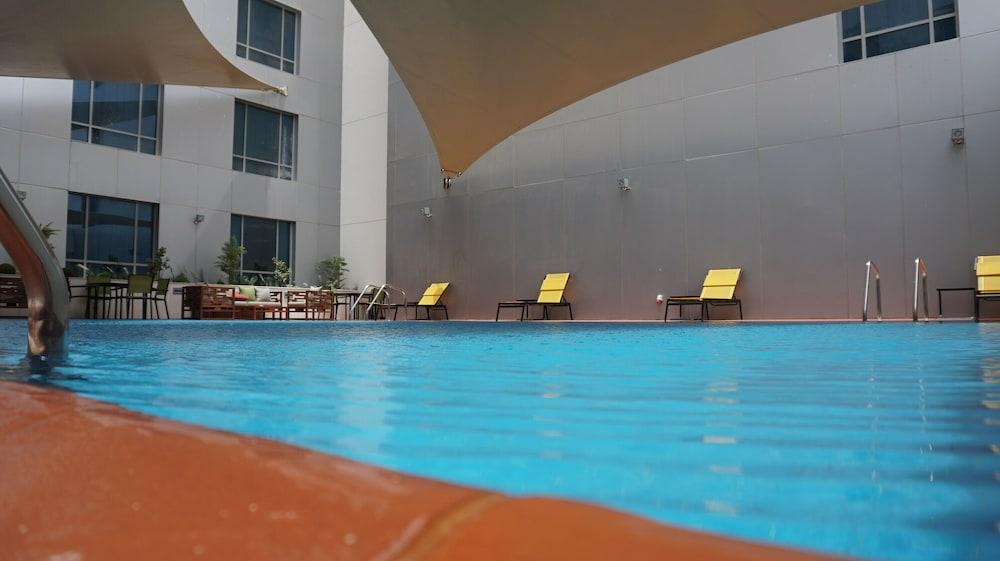 Adagio Jeddah City Center - Outdoor Pool