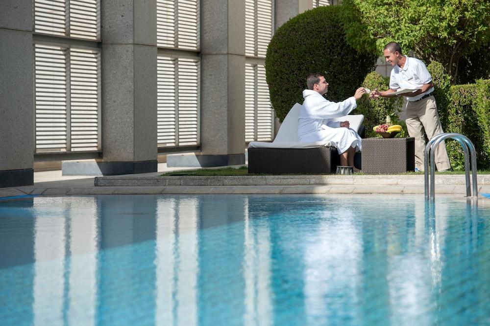 فندق فورسيزونز الرياض - مركز المملكة‎ - Outdoor Pool