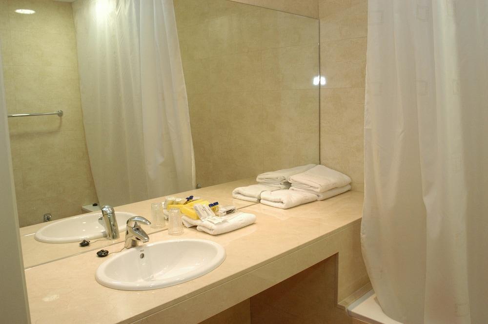 Hotel Les Torres - Bathroom