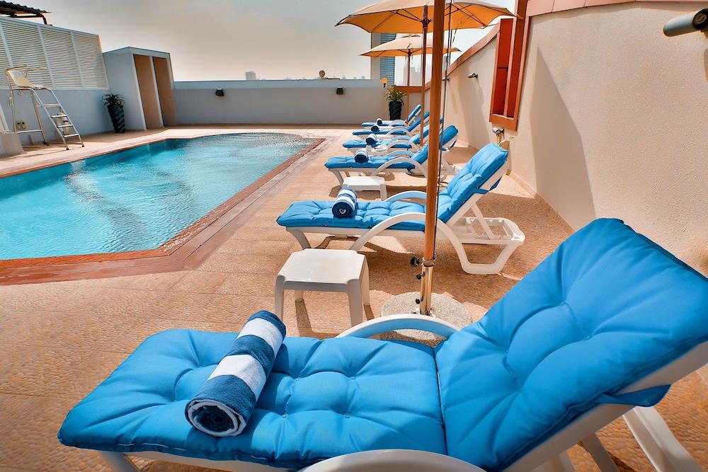 Signature Hotel Al Barsha - Outdoor Pool