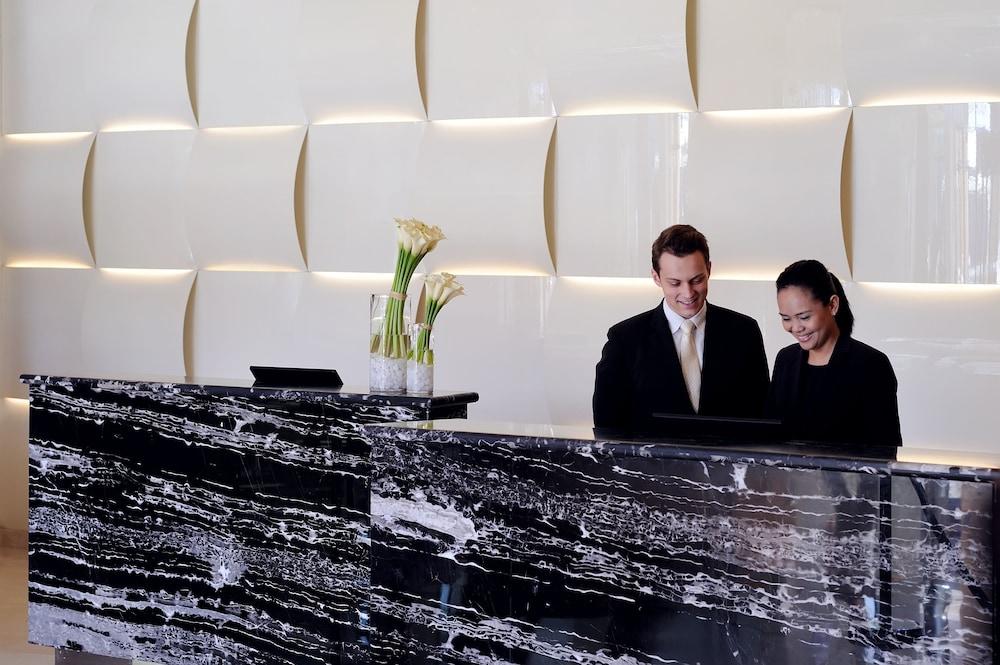 فندق أفاني ديرة دبي هوتل - Reception