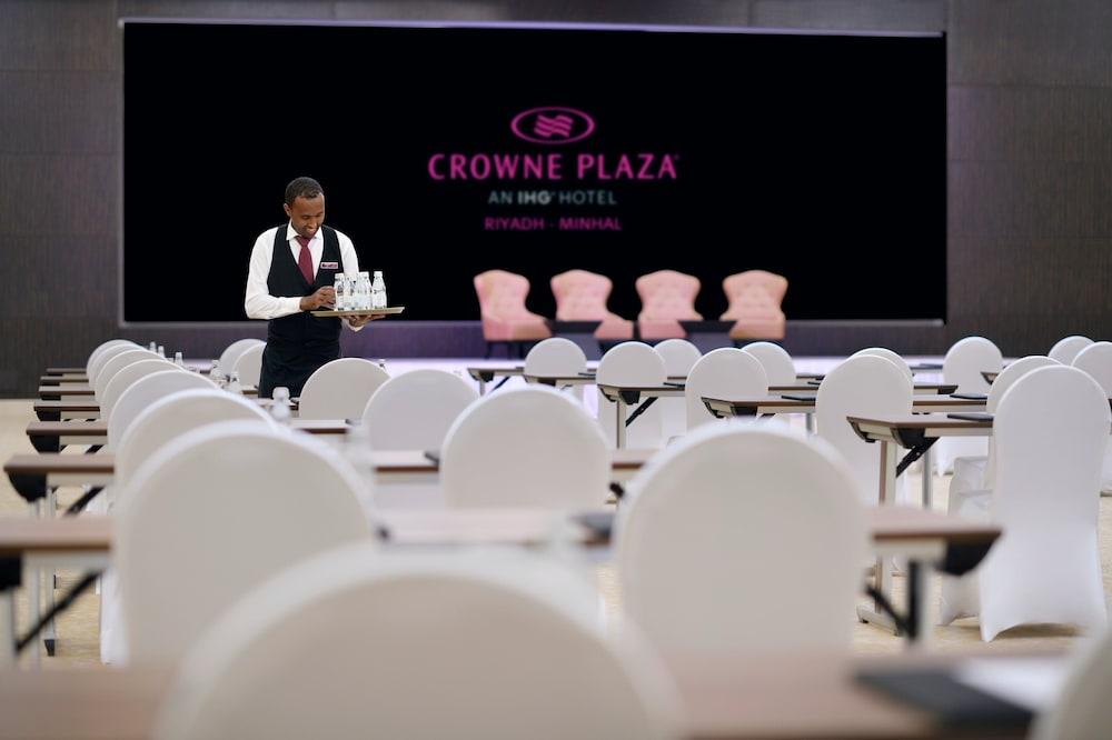 Crowne Plaza Riyadh Minhal, an IHG Hotel - Lobby