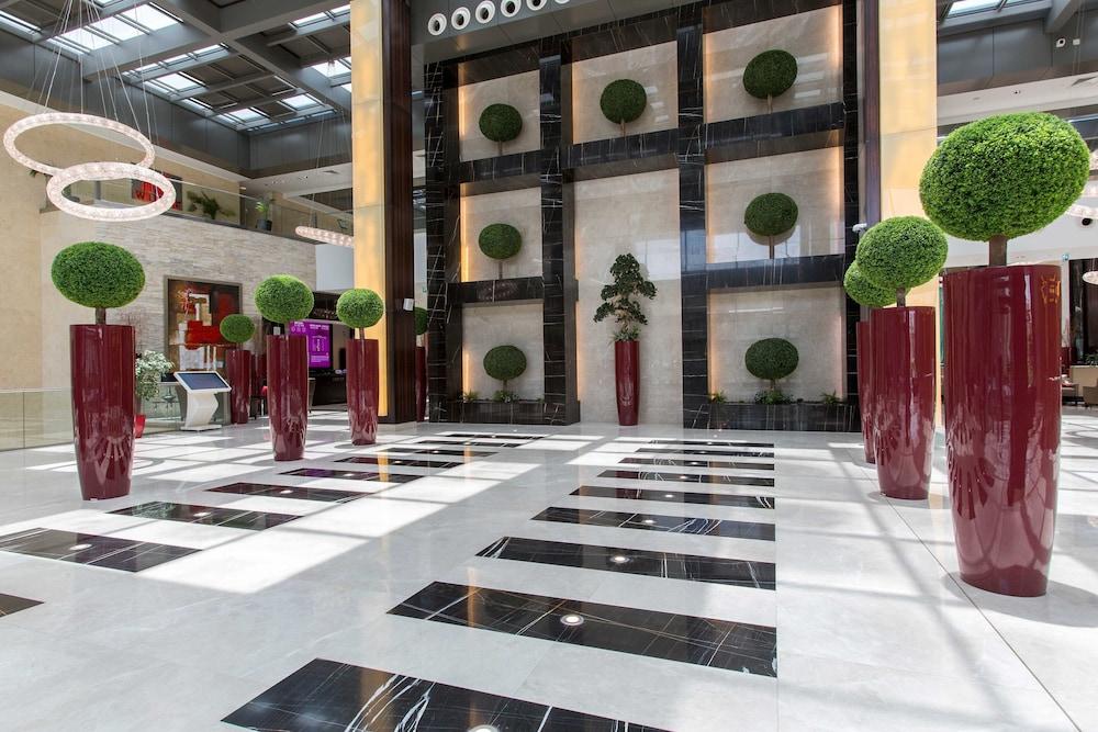 فندق ومركز مؤتمرات كراون بلازا الرياض آر دي سي، آن آي آيتش جي هوتل - Exterior