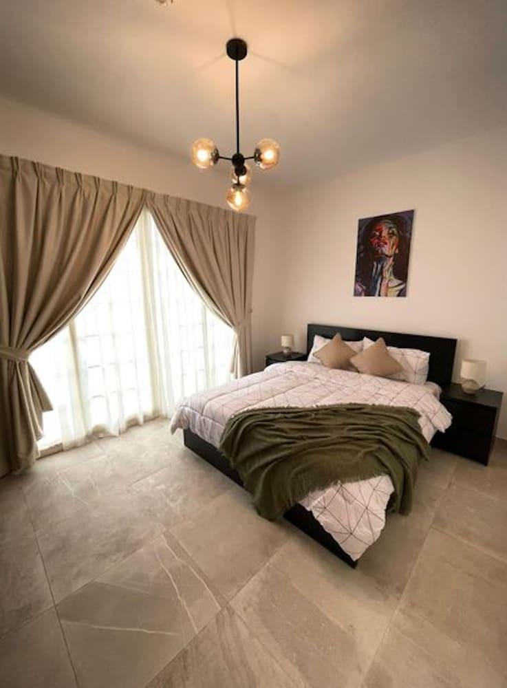 Luxury One Bed Apartment in Heart of Dubai - Room