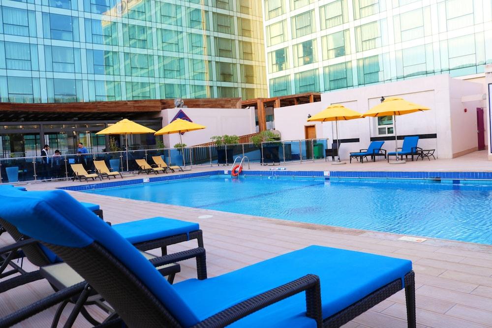 Crowne Plaza Jeddah, an IHG Hotel - Pool