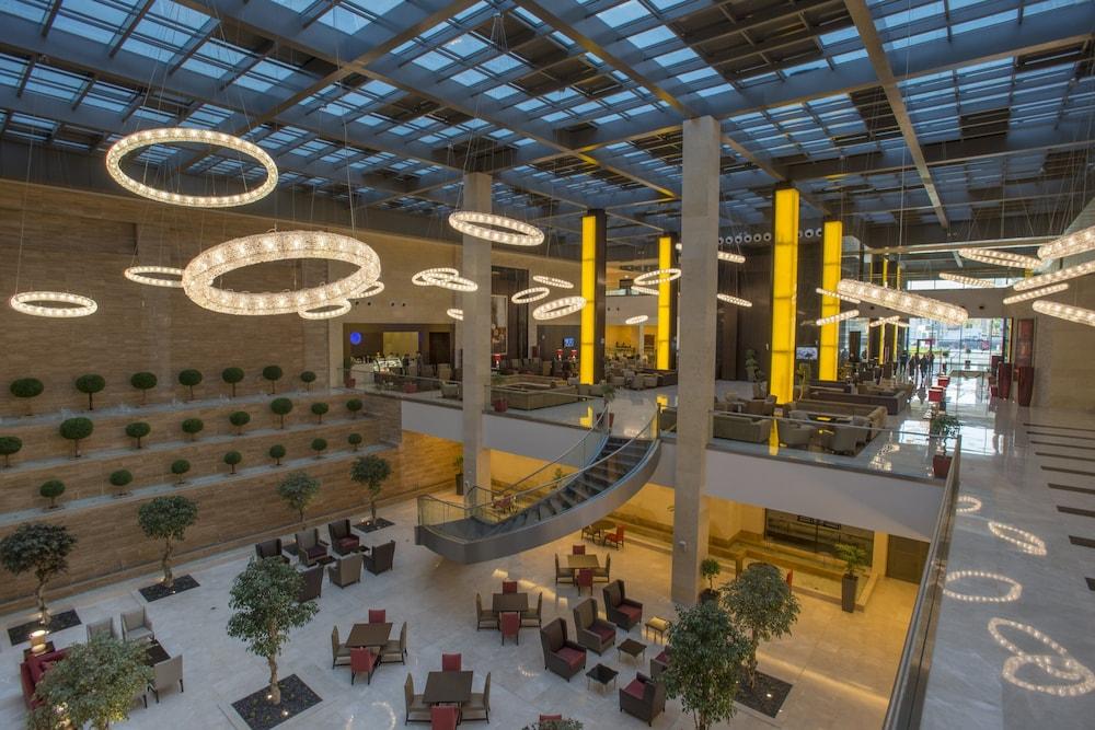 Crowne Plaza Riyadh RDC Hotel & Convention, an IHG Hotel - Exterior