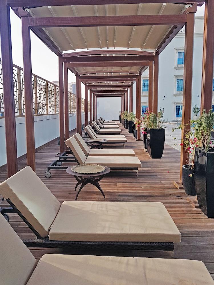Radisson Blu Hotel, Ajman - Outdoor Pool