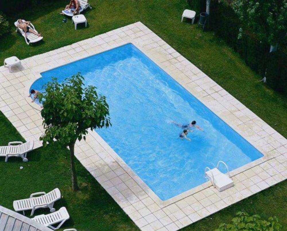 هوتل سيوتات دو جرانولرز - Outdoor Pool